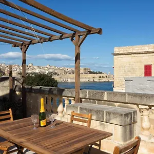 Traditional Maltese Townhouse, Roof Terrace And Views Apartment